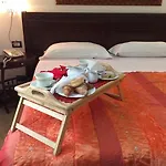 阿尔伯格威尔第酒店 酒店